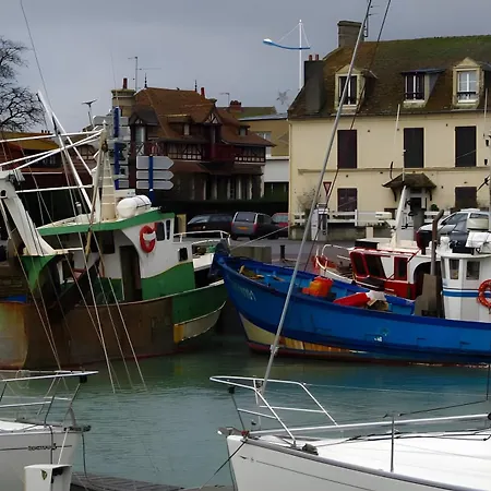 アパート Appt Rez-de-jardin クルル・シュル・メール