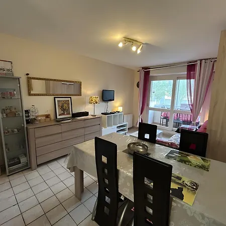 Appt Rez-de-jardin Apartment