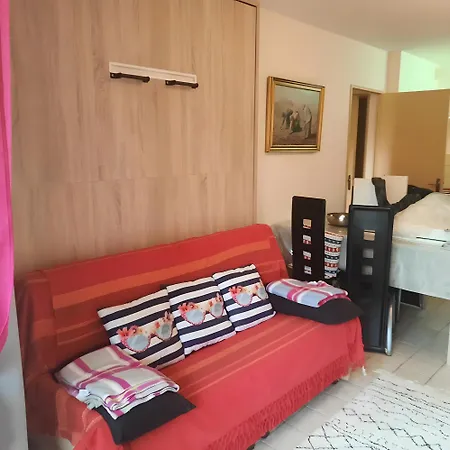 Apartment Appt Rez-de-jardin