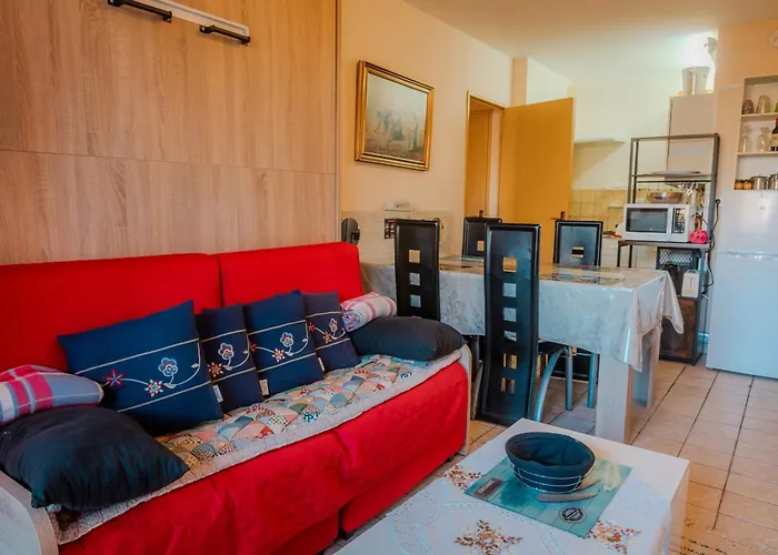 Apartment Appt Rez-de-jardin *