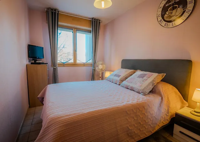 Apartment Appt Rez-de-jardin